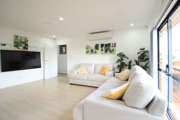 Photo of property in 38 Awaroa Road, Sunnyvale, Auckland, 0612