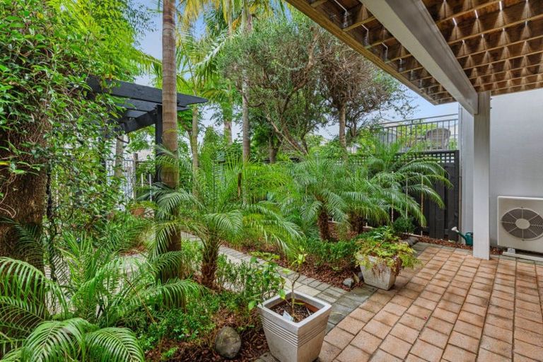Photo of property in 18/19 Brodie Place, Bethlehem, Tauranga, 3110
