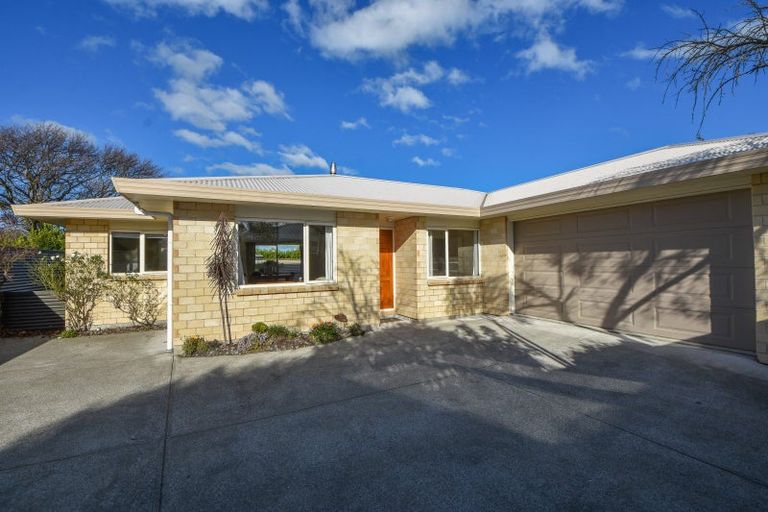 Photo of property in 242a High Street North, Carterton, 5713