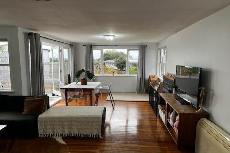 Photo of property in 41b Vera Road, Te Atatu South, Auckland, 0610
