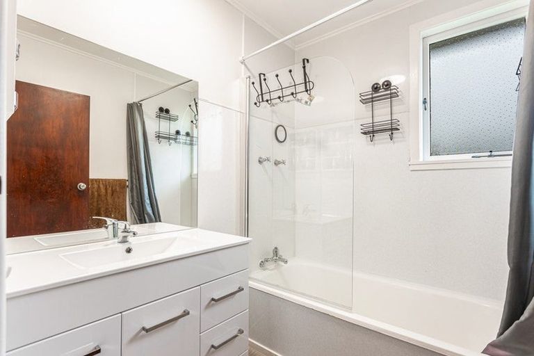 Photo of property in 318 Swanson Road, Henderson, Auckland, 0610