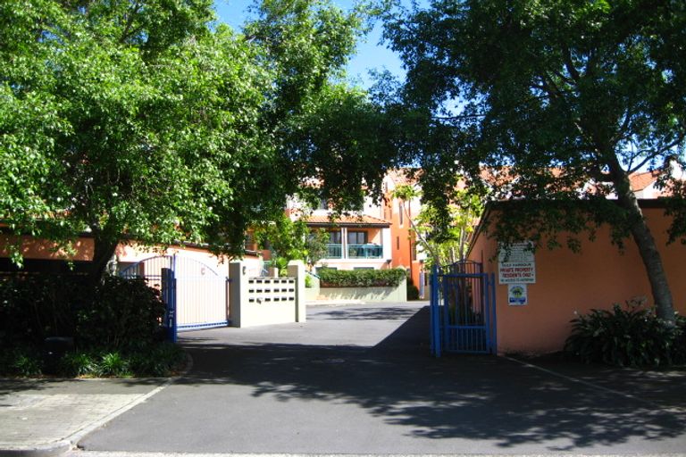 Photo of property in 136 Harbour Village Drive, Gulf Harbour, Whangaparaoa, 0930