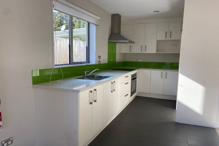 Photo of property in 131 Cascades Road, Pakuranga Heights, Auckland, 2010