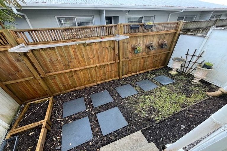 Photo of property in 1/7 Beach Haven Road, Beach Haven, Auckland, 0626