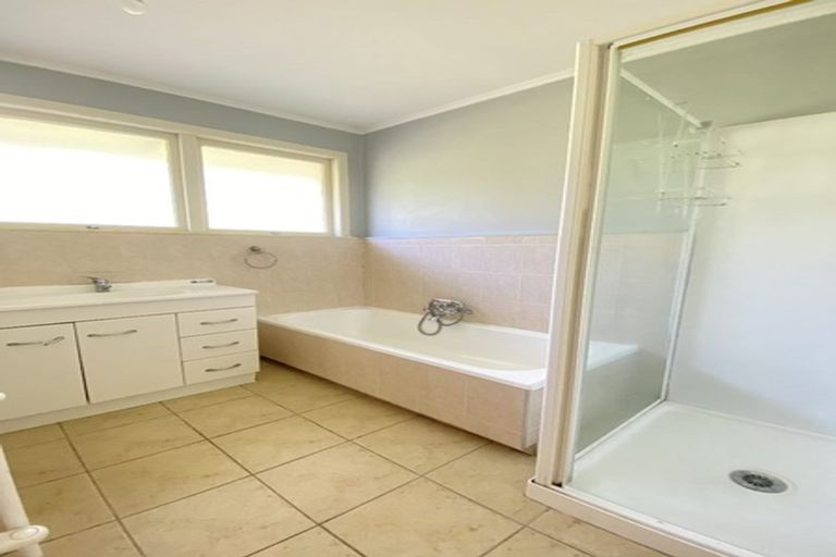Photo of property in 11 Beswick Place, Birkdale, Auckland, 0626