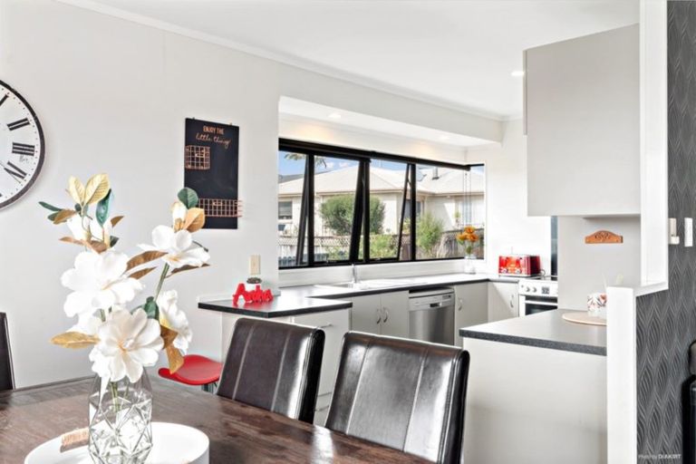 Photo of property in 67 Puriri Road, Pukekohe, 2120