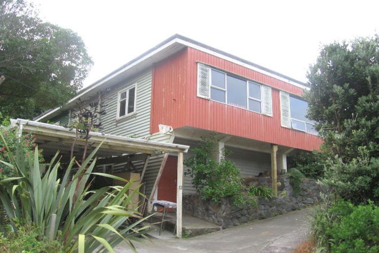 Photo of property in 12 Cave Road, Houghton Bay, Wellington, 6023