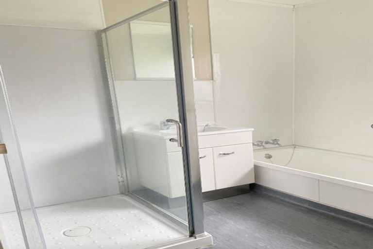 Photo of property in 38 Silverstone Place, Henderson, Auckland, 0612