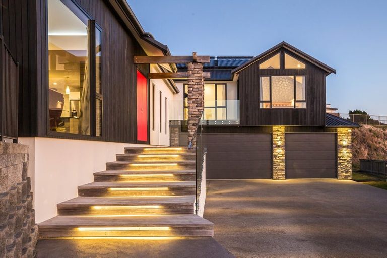 Photo of property in 14 The Fjord, Aotea, Porirua, 5024