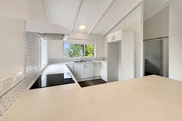 Photo of property in 51 Oaia Road, Muriwai, Waimauku, 0881