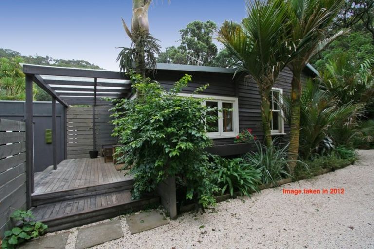 Photo of property in 52 Beach Valley Road, Piha, New Lynn, 0772