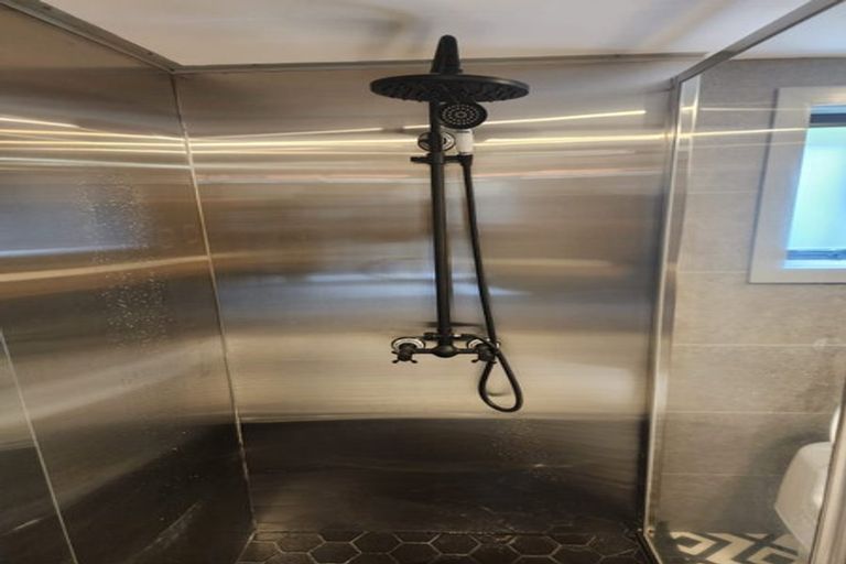 Photo of property in 1/2 Heathcote Road, Castor Bay, Auckland, 0620