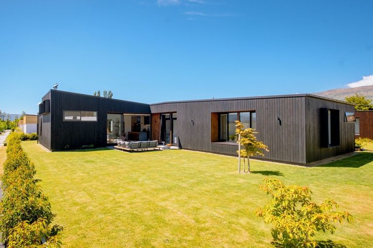Photo of property in 19 Stackbrae Avenue, Wanaka, 9305
