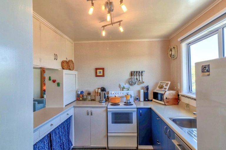 Photo of property in 25 Oak Avenue, Paremata, Porirua, 5024