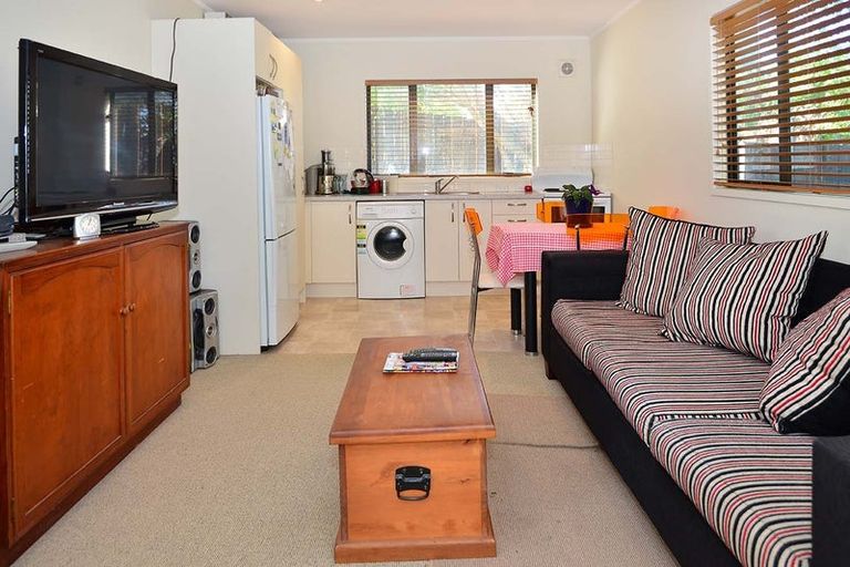 Photo of property in 11 Thalia Place, Totara Vale, Auckland, 0629