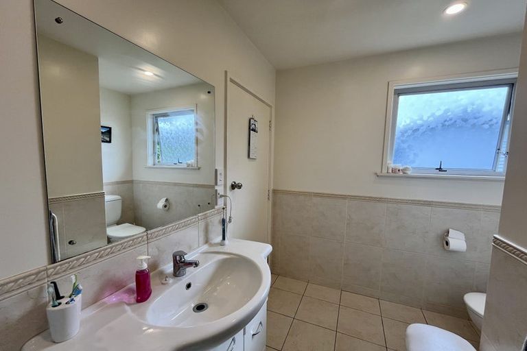 Photo of property in 1 Spicer Place, Tawa, Wellington, 5028