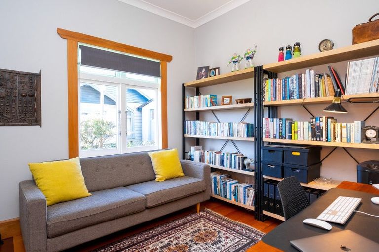 Photo of property in 11 Lawrence Road, Hospital Hill, Napier, 4110