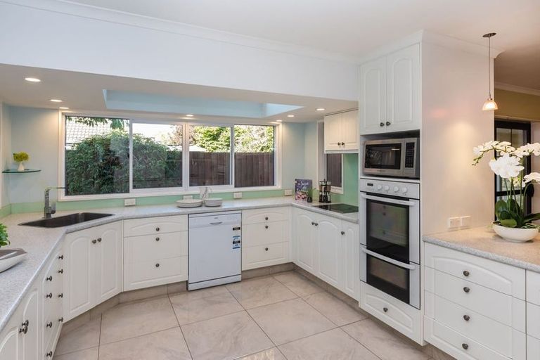 Photo of property in 4 Rowanwood Close, Halswell, Christchurch, 8025