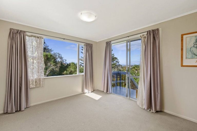 Photo of property in 12 Limmer Place, Browns Bay, Auckland, 0632