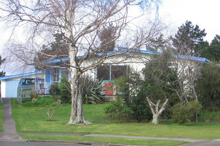Photo of property in 27 Parkland Crescent, Terrace End, Palmerston North, 4410