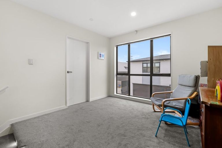 Photo of property in 15 Rosarina Lane, Takanini, 2112