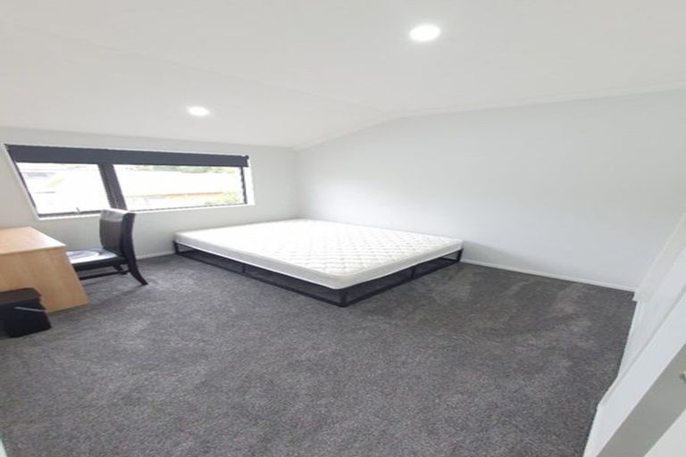 Photo of property in 425d Great South Road, Opaheke, Papakura, 2113