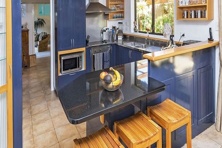 Photo of property in 2 Gardenia Grove, Half Moon Bay, Auckland, 2012