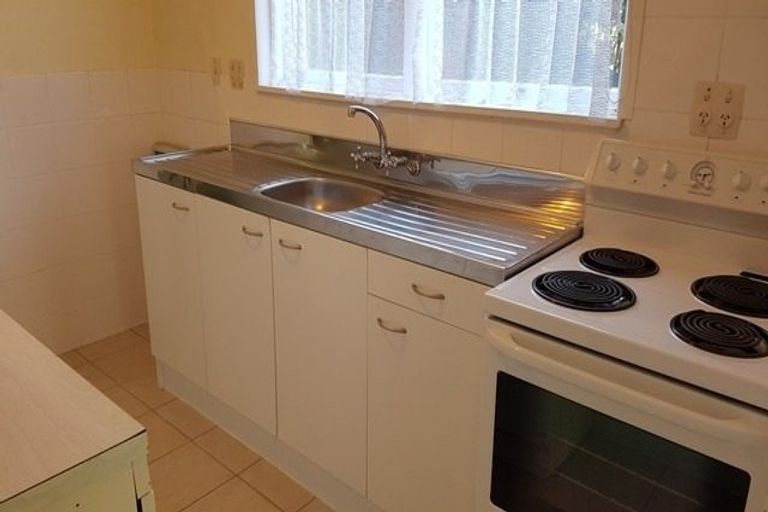 Photo of property in 17 Kelston Street, New Lynn, Auckland, 0600