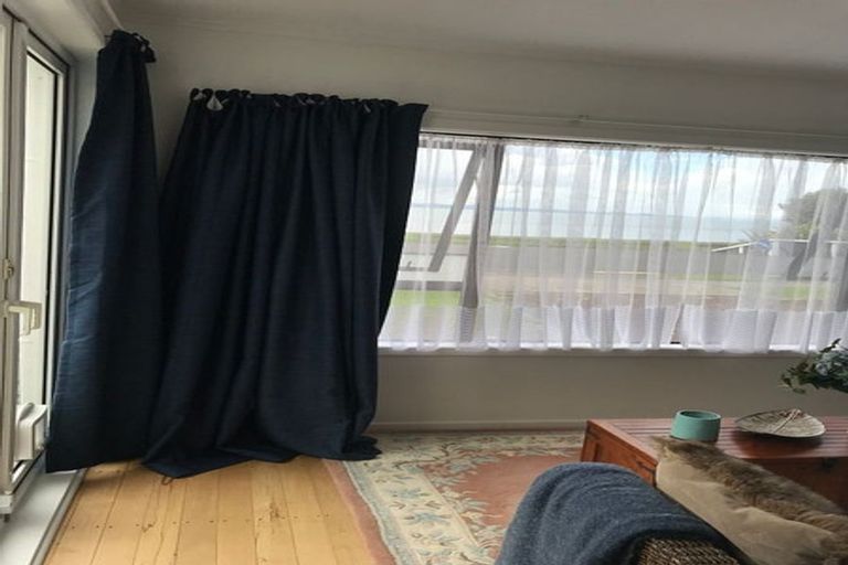 Photo of property in 47 The Esplanade, Eastern Beach, Auckland, 2012