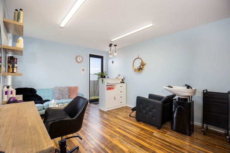 Photo of property in 8a Aderman Place, Hurworth, New Plymouth, 4310