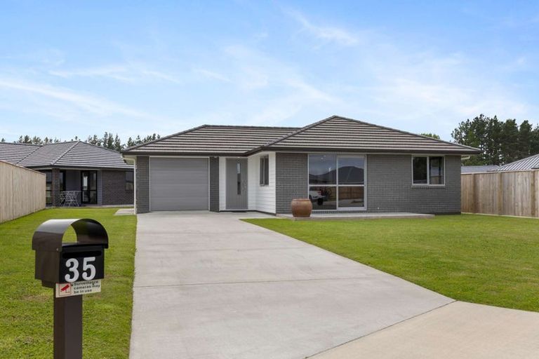 Photo of property in 35 Oldfield Lane, Marton, 4710