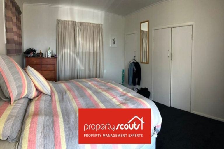 Photo of property in 1/70 Flanshaw Road, Te Atatu South, Auckland, 0610