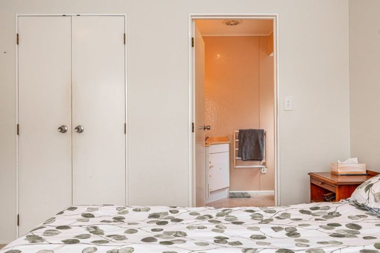 Photo of property in 2/17 Duncan Avenue, Te Atatu South, Auckland, 0610