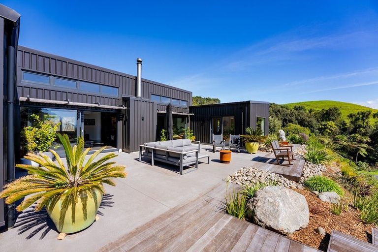 Photo of property in Tapuae, 21 Washer Road, Omata, New Plymouth, 4374