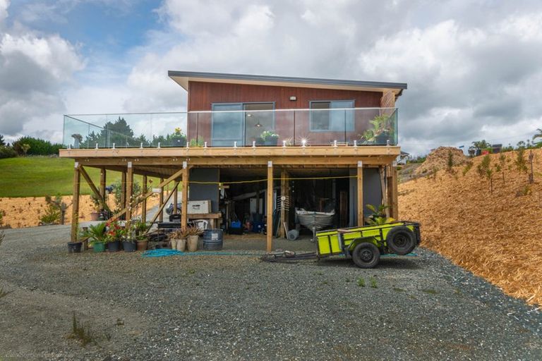 Photo of property in 1 Pekama Drive, Cable Bay, 0420