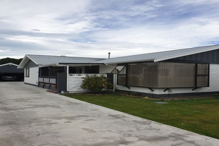 Photo of property in 28 Eglinton Street, Avondale, Christchurch, 8061