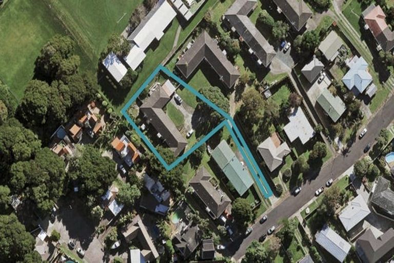 Photo of property in 2/21 Ellen Avenue, Hillcrest, Auckland, 0627