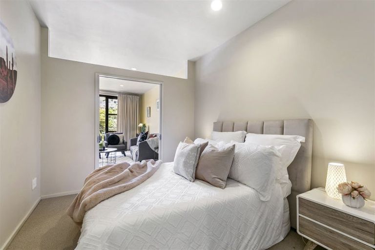 Photo of property in Atrium Towers, 8h/154 The Terrace, Wellington Central, Wellington, 6011