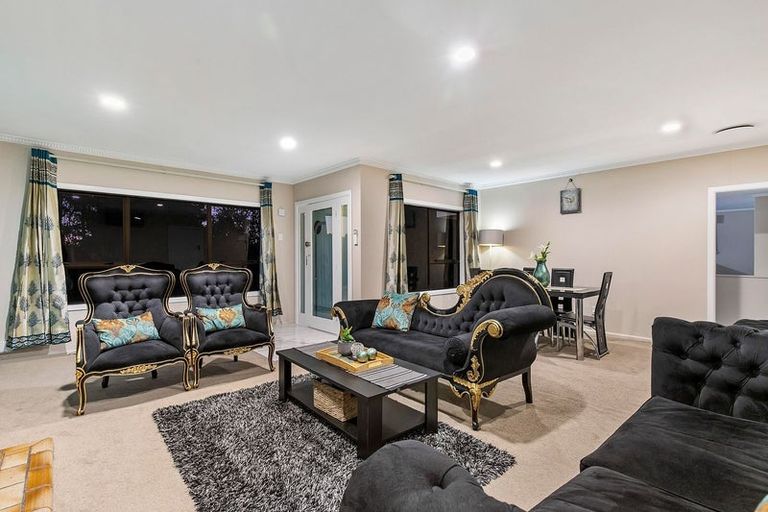 Photo of property in 15 Clevedon Road, Papakura, 2110