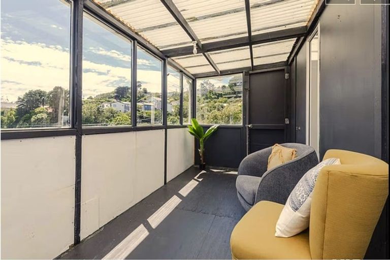 Photo of property in 10 Black Rock Road, Newlands, Wellington, 6037