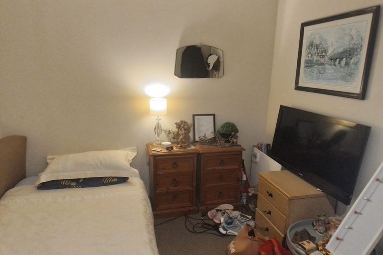 Photo of property in 2/10 Seaview Road, Glenfield, Auckland, 0629