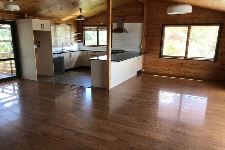 Photo of property in 31 Marina View Drive, West Harbour, Auckland, 0618