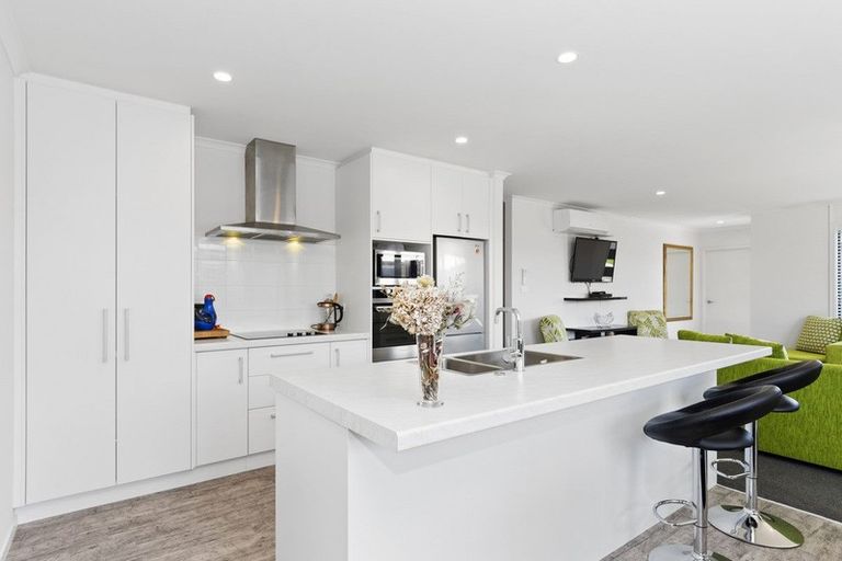 Photo of property in 2 Kotiate Street, Papamoa Beach, Papamoa, 3118