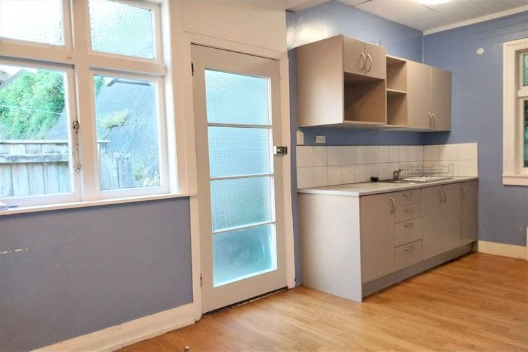 Photo of property in 2 Norna Crescent, Kelburn, Wellington, 6012