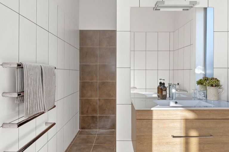 Photo of property in 1 Norfolk Drive, Cambridge, 3434