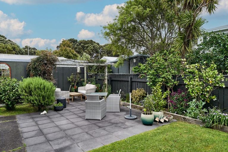 Photo of property in 8/238 Muritai Road, Eastbourne, Lower Hutt, 5013