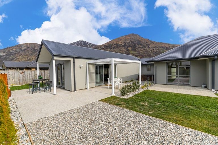 Photo of property in 4 Cone Peak Close, Lake Hayes, Queenstown, 9304