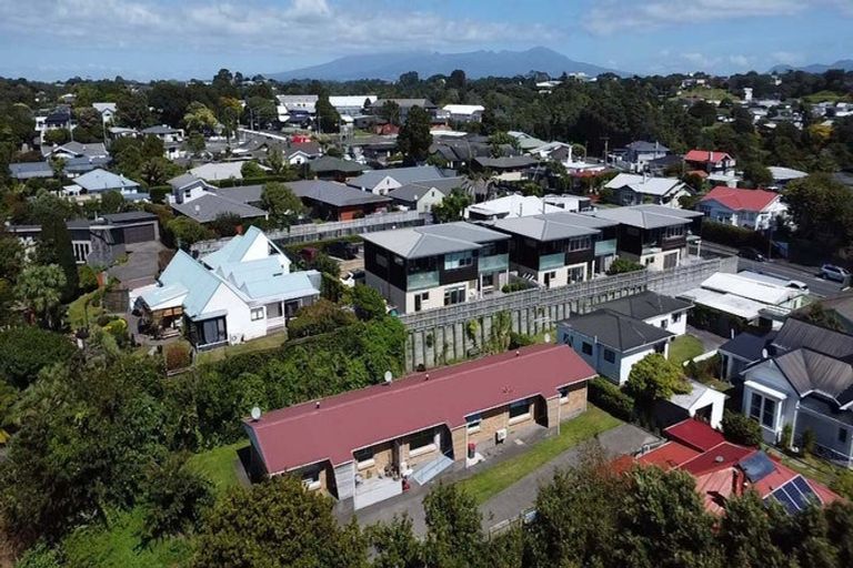 Photo of property in 444a Devon Street East, Strandon, New Plymouth, 4312
