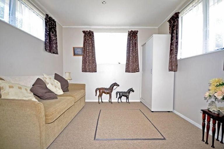 Photo of property in 9 Ballial Place, West Harbour, Auckland, 0618