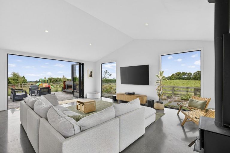 Photo of property in 589 Kent Road, Korito, New Plymouth, 4371